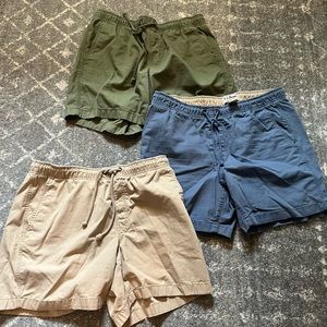 Men’s lightly worn L. L. Bean Dock shorts size large.